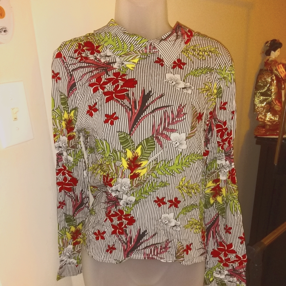 White stripe collar floral design blouse
